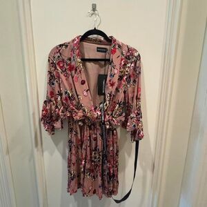 NWT Pretty Little Thing Size 8 floral dress